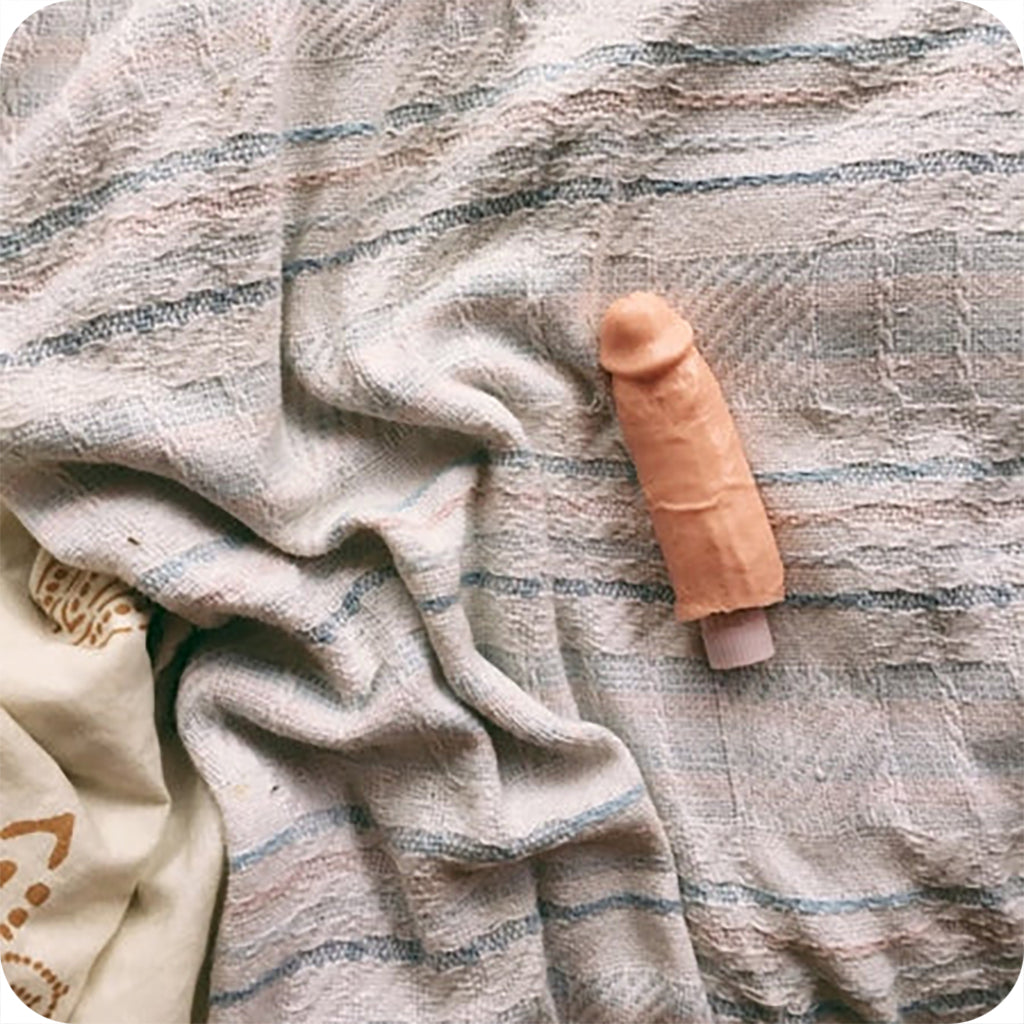 Clone-A-Willy Vibrator Kit in Light Skin Tone - Image 5